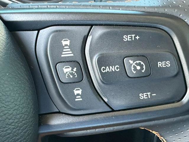 Used 2024 Jeep Gladiator Mojave w/ Technology Group image 19