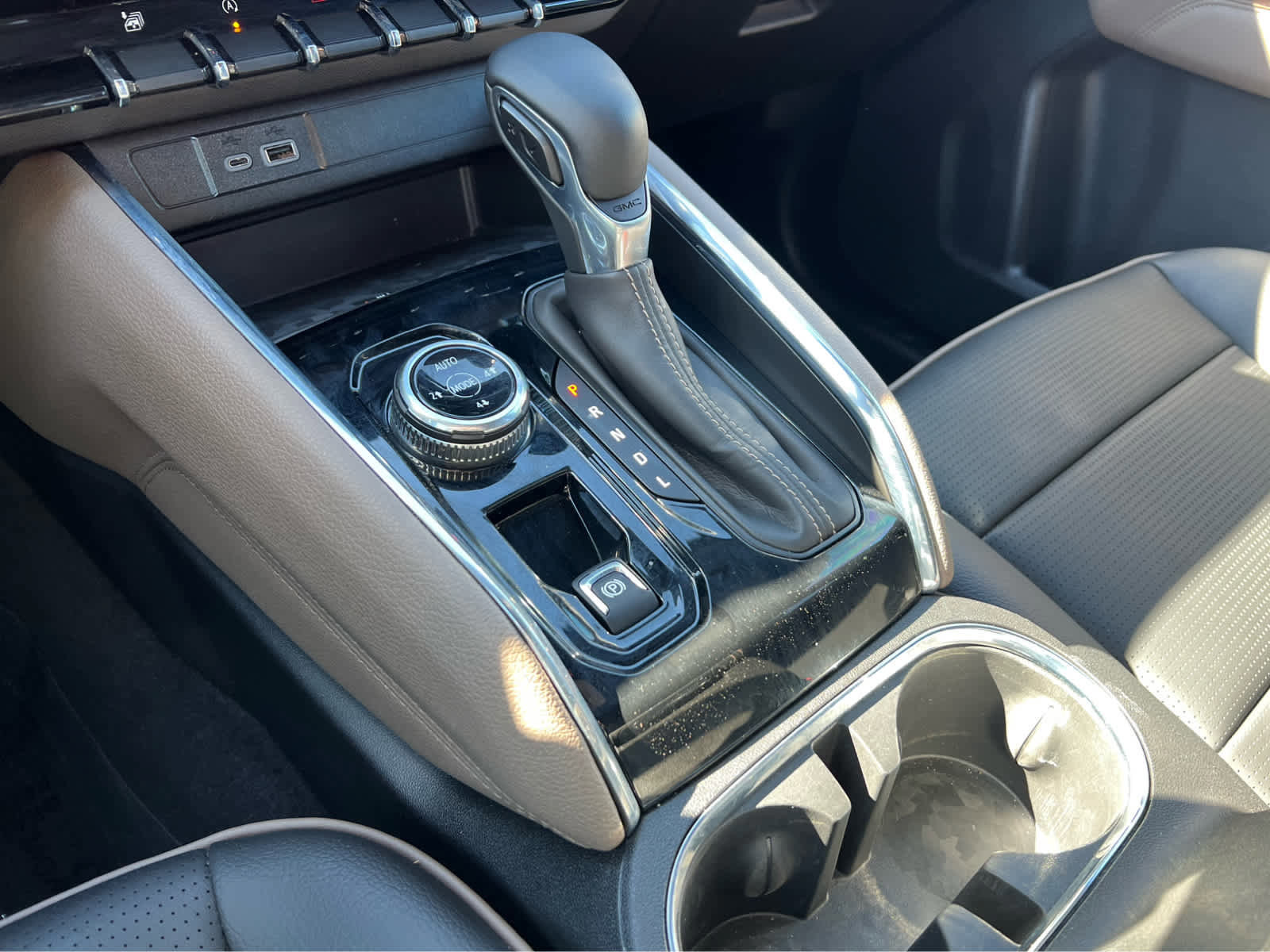 Used 2023 GMC Canyon Denali image 38