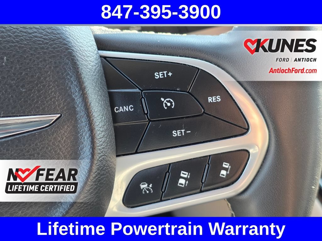 Used 2023 Chrysler Pacifica Touring-L FWD image 35