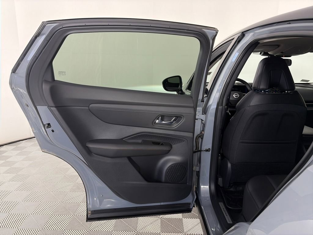 Used 2025 Nissan Ariya AWD image 12