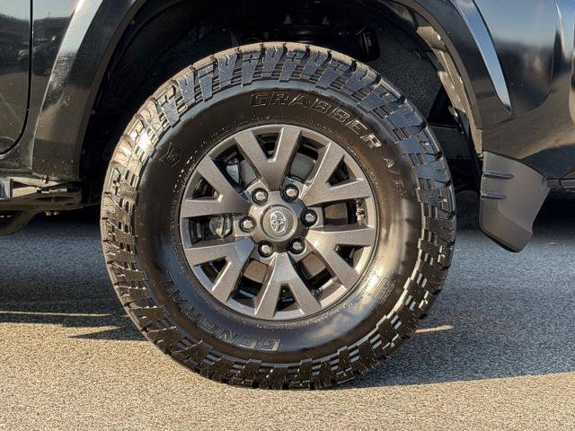 Used 2023 Toyota Tacoma SR5 w/ Technology Package AWD/4WD image 10