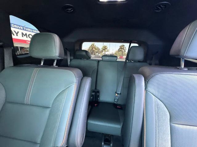 Used 2024 GMC Acadia AT4 w/ Luxury Package AWD/4WD image 18