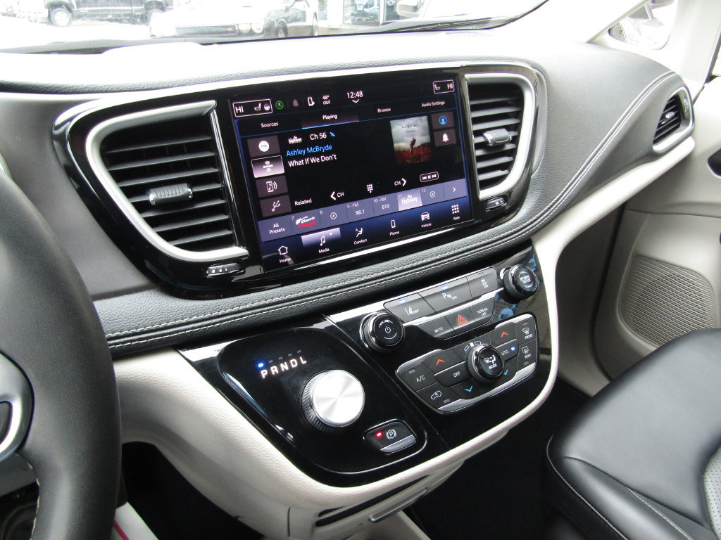 Used 2023 Chrysler Pacifica Touring-L FWD image 29