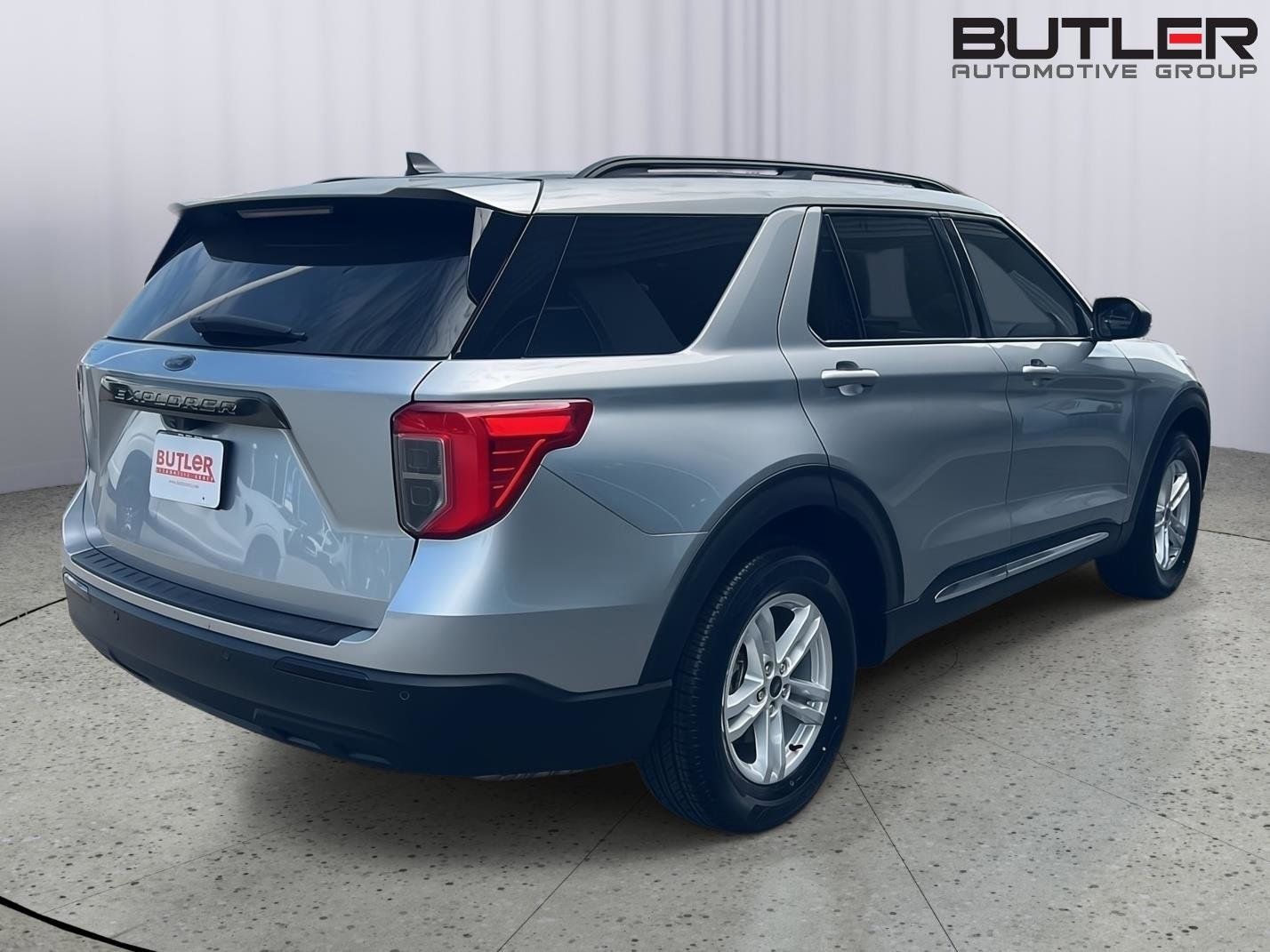 Certified 2024 Ford Explorer XLT RWD image 6