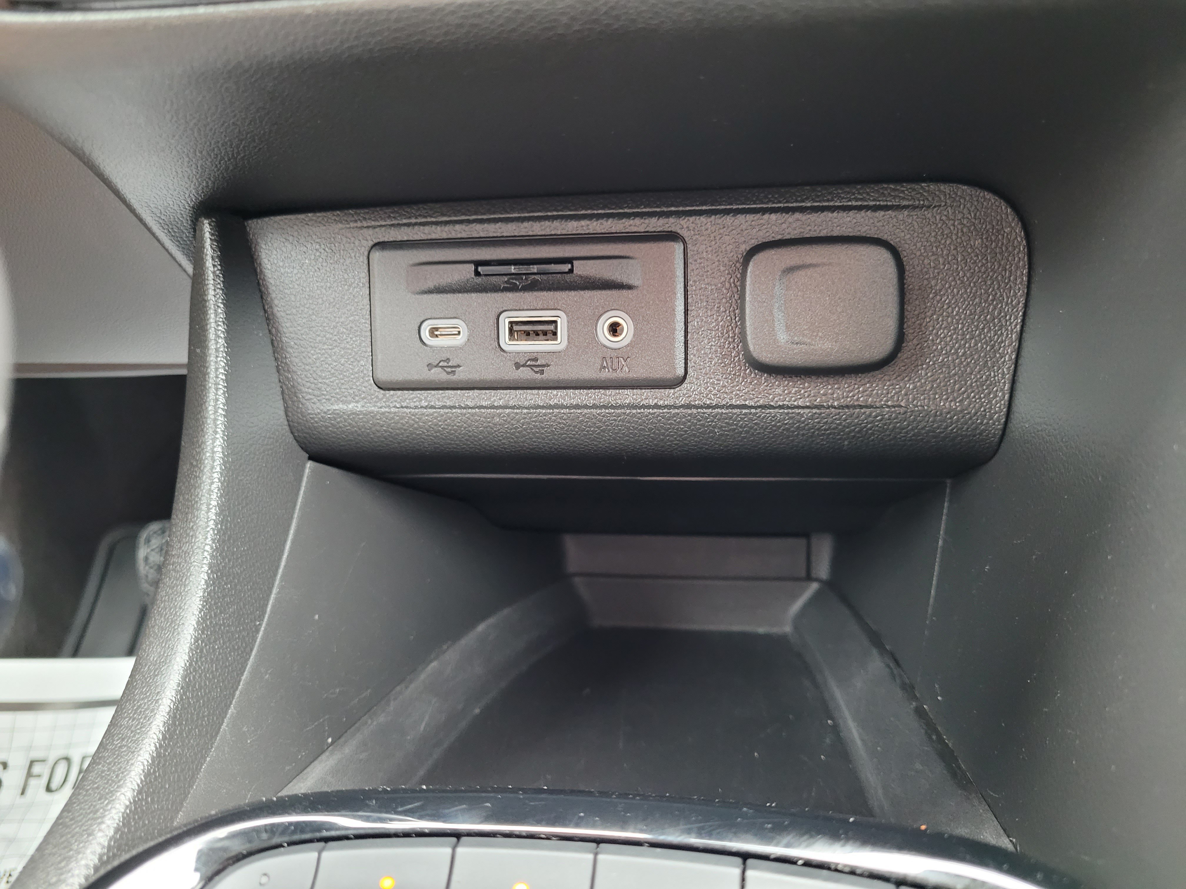 Used 2020 Buick Encore GX Essence w/ Experience Buick Package AWD/4WD image 23