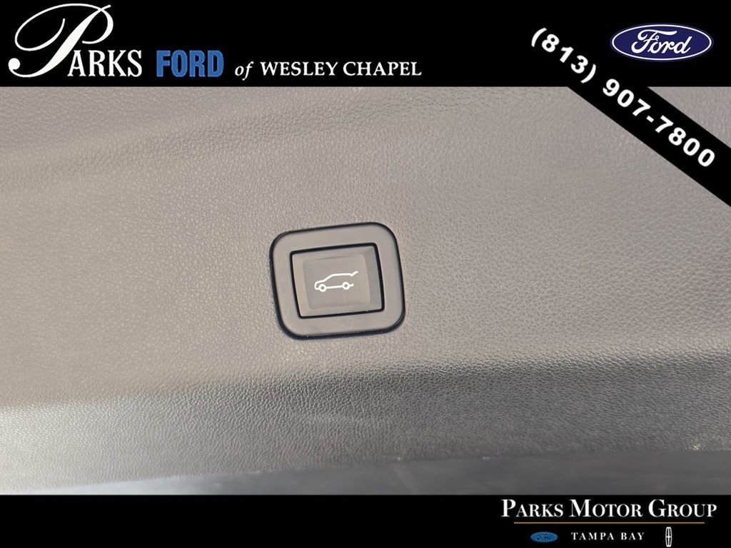 Used 2024 Chevrolet Suburban Premier image 9