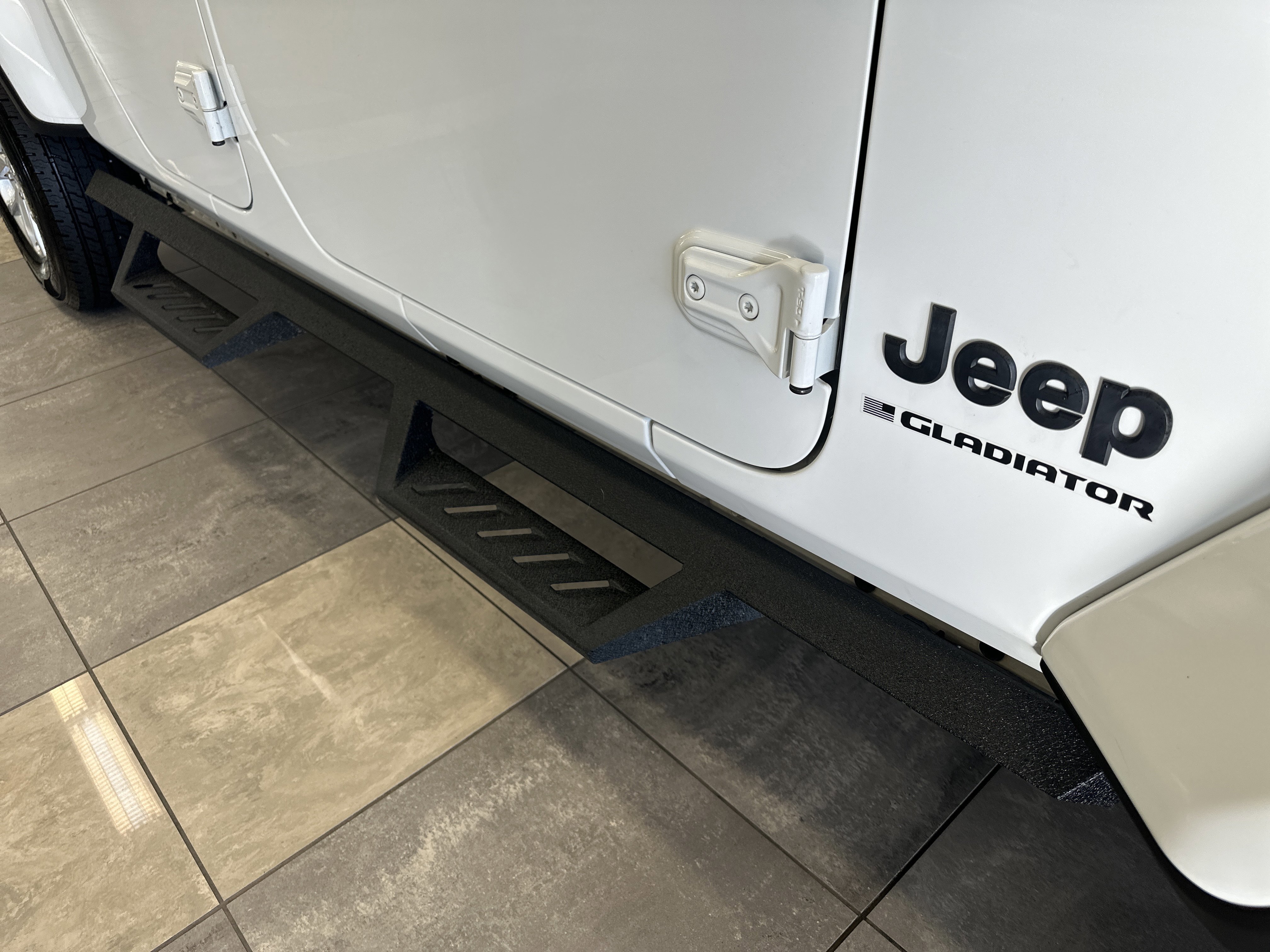 Used 2023 Jeep Gladiator Sport image 17
