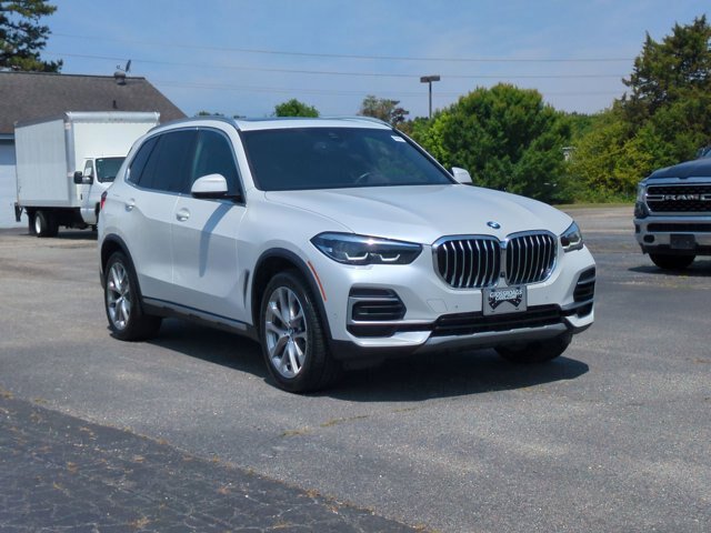 Used 2022 BMW X5 xDrive40i w/ Parking Assistance Package AWD/4WD image 2