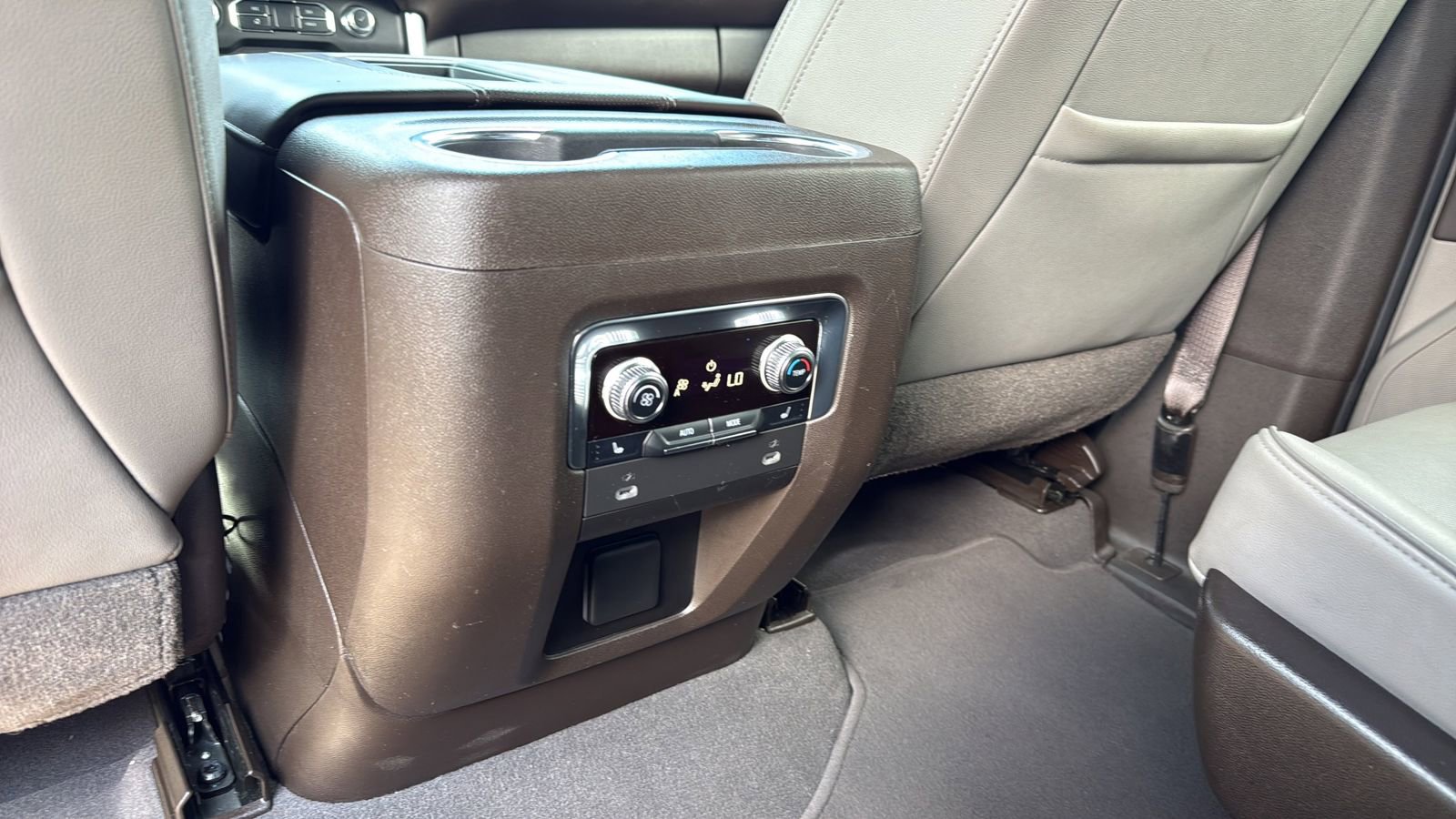 Used 2021 GMC Yukon SLT w/ SLT Premium Package RWD image 27