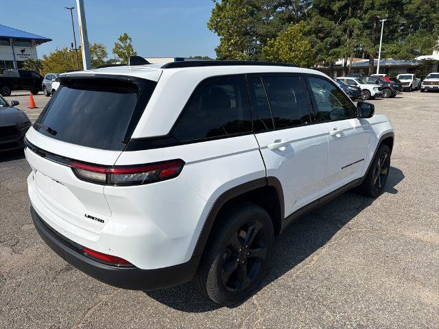 Used 2023 Jeep Grand Cherokee Limited w/ Black Appearance Package AWD/4WD image 5