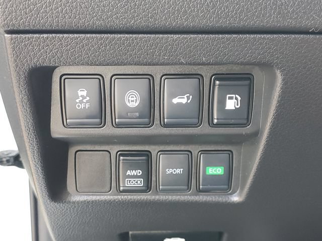 Used 2020 Nissan Rogue SV AWD/4WD image 16