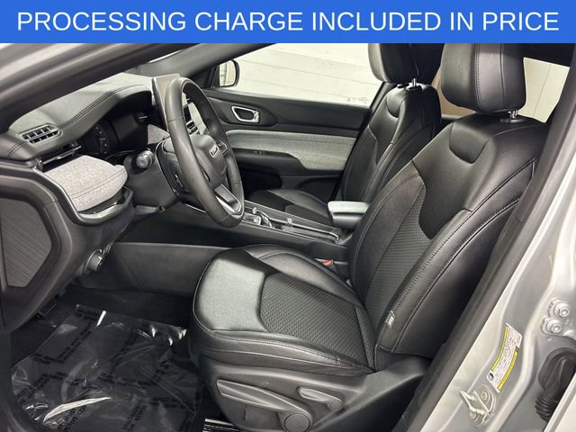 Used 2024 Jeep Compass Latitude AWD/4WD image 3