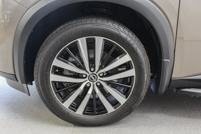 Used 2024 Nissan Pathfinder Platinum w/ Lighting Package (N93) AWD/4WD image 28