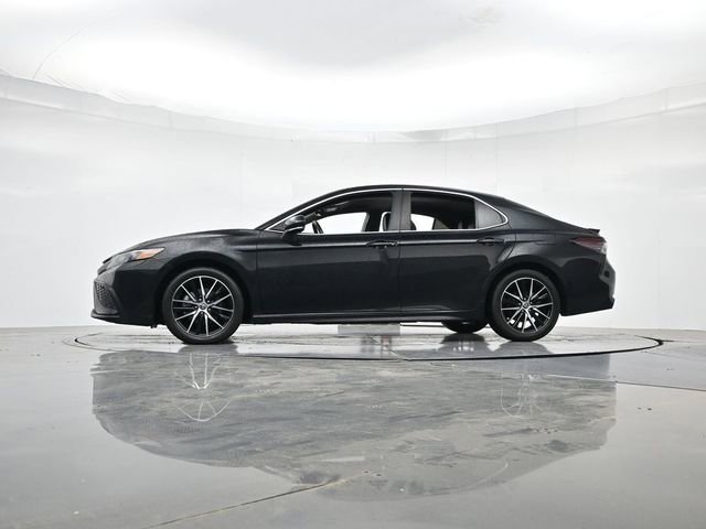 Used 2023 Toyota Camry SE w/ Convenience Package FWD image 33