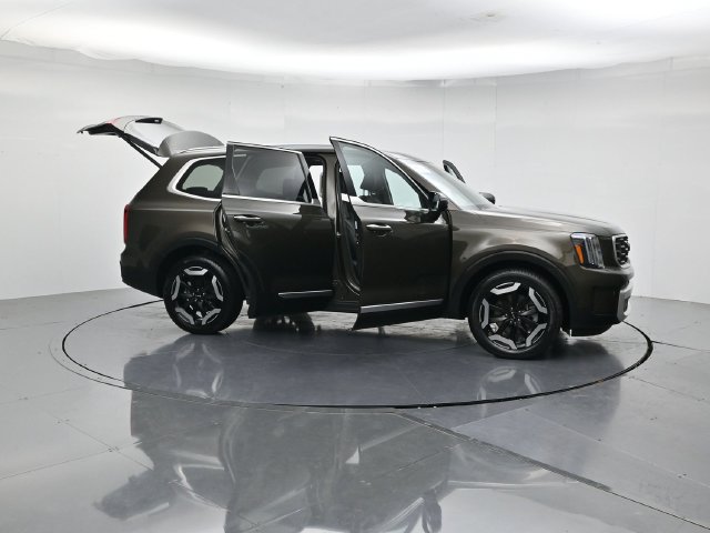 Used 2025 Kia Telluride S FWD image 53