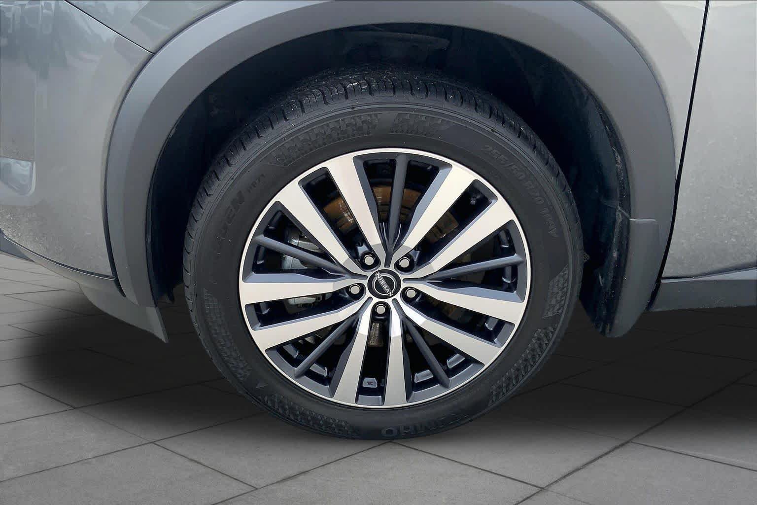 Used 2022 Nissan Pathfinder Platinum w/ Cargo Package FWD image 11