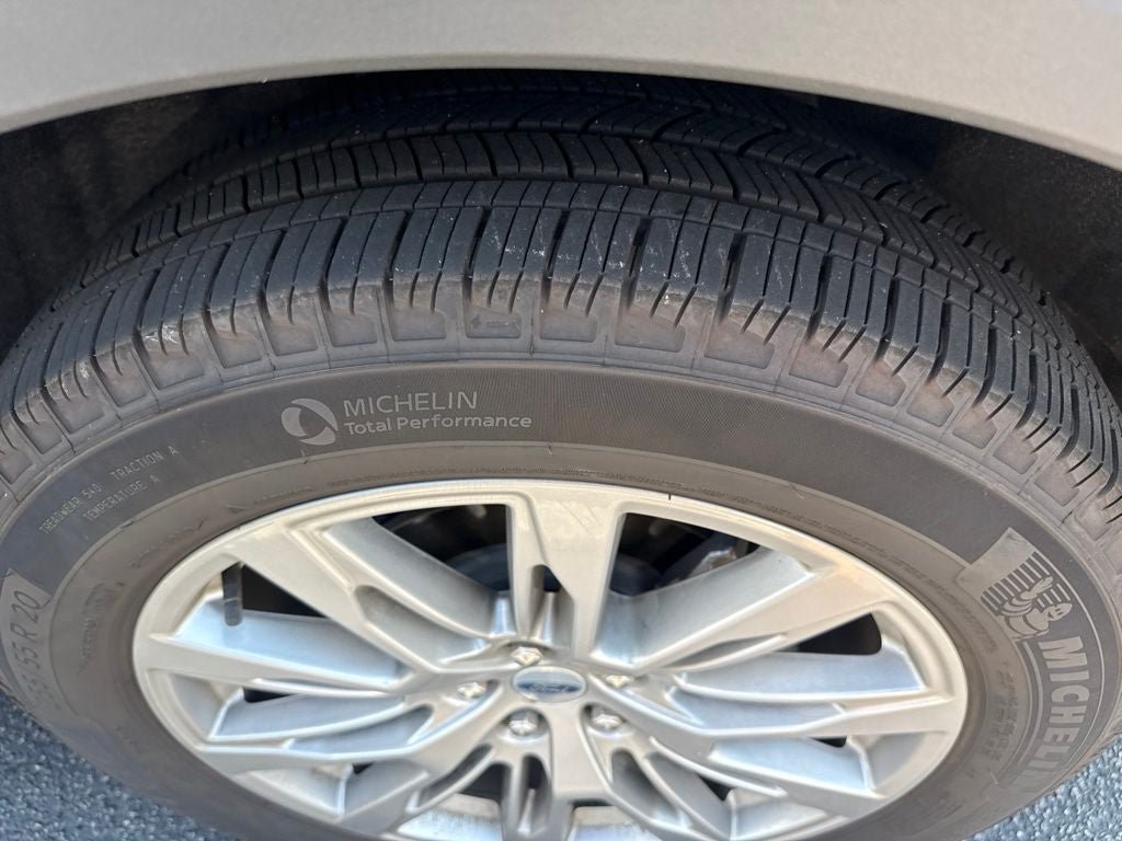 Certified 2025 Ford Explorer Platinum RWD image 18