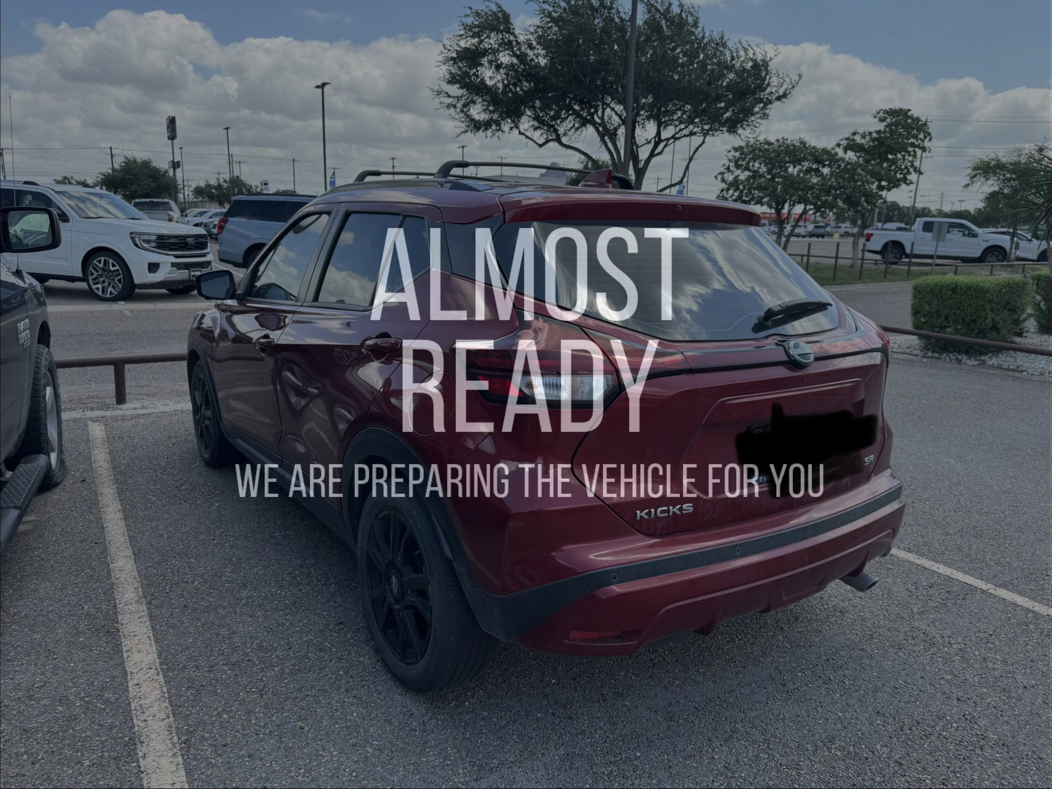 Used 2023 Nissan Kicks SR w/ Exterior Package FWD image 3