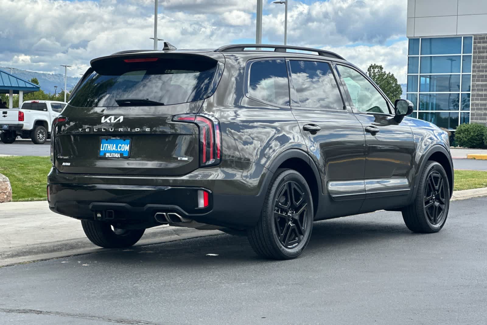 Used 2024 Kia Telluride SX X-Line AWD/4WD image 2