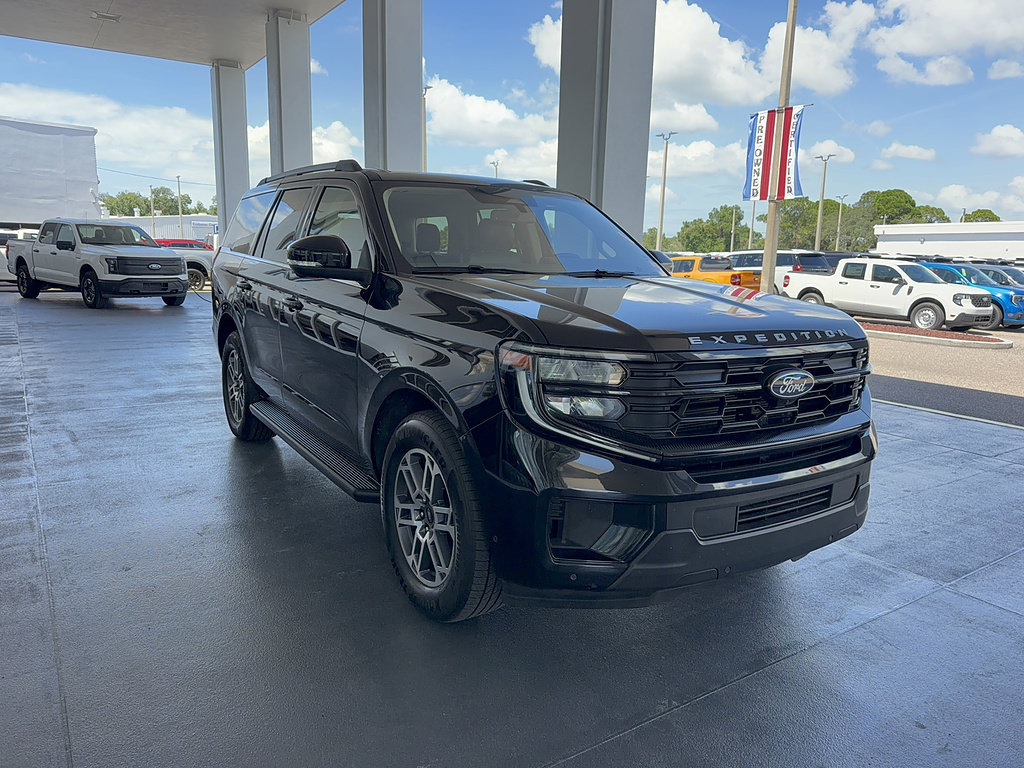 Certified 2025 Ford Expedition Active RWD image 4