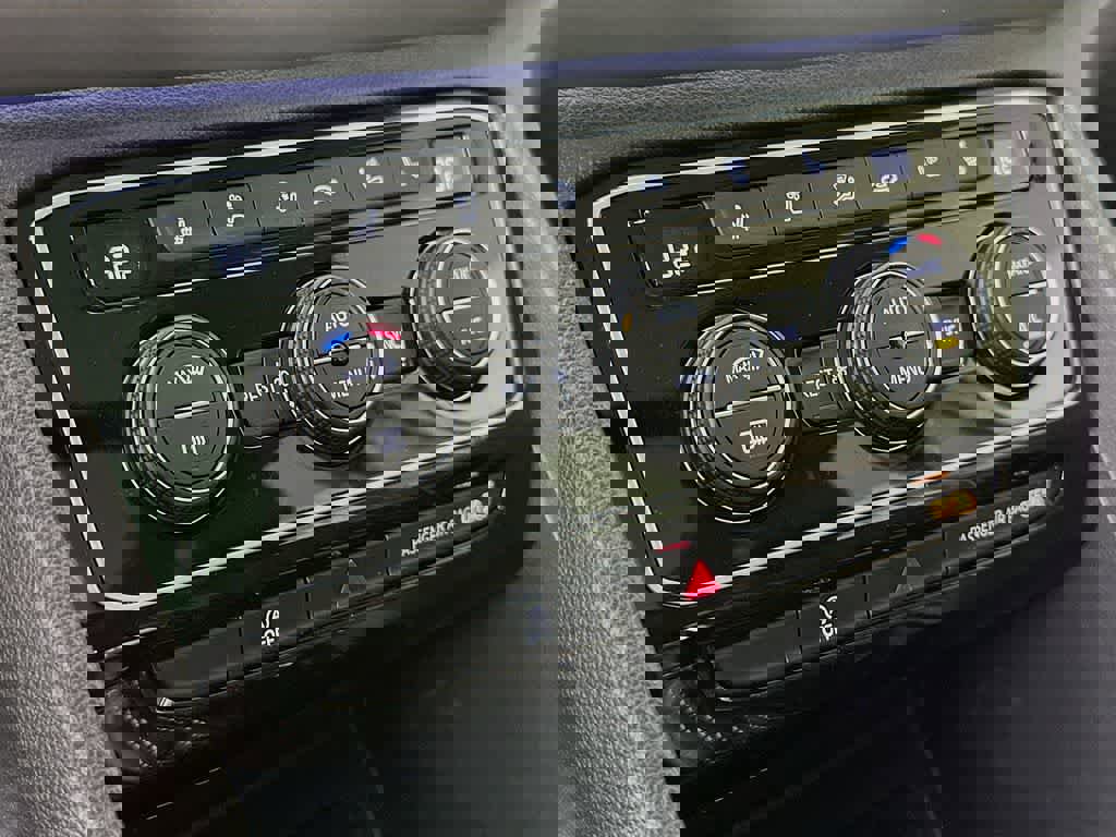 Used 2022 Volkswagen Atlas SEL Premium image 18