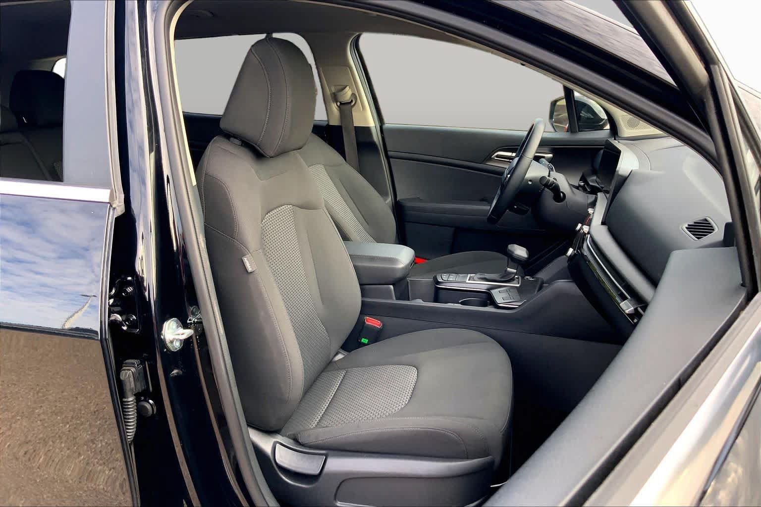 Used 2026 Kia Sportage LX FWD image 8