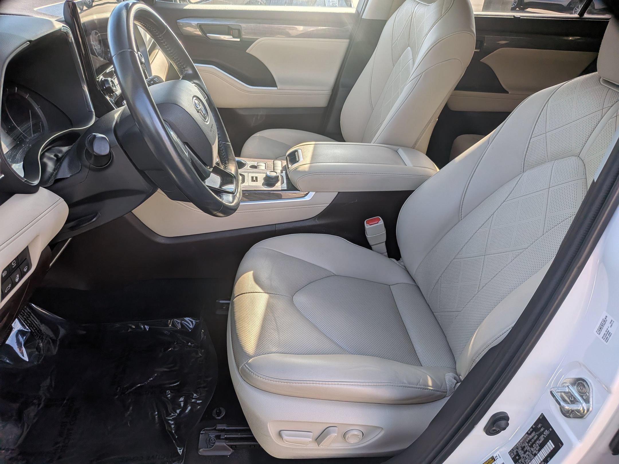 Used 2021 Toyota Highlander Platinum AWD/4WD image 16