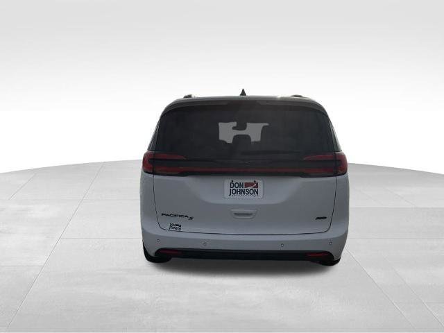 Used 2024 Chrysler Pacifica Touring-L w/ S Appearance Package image 4