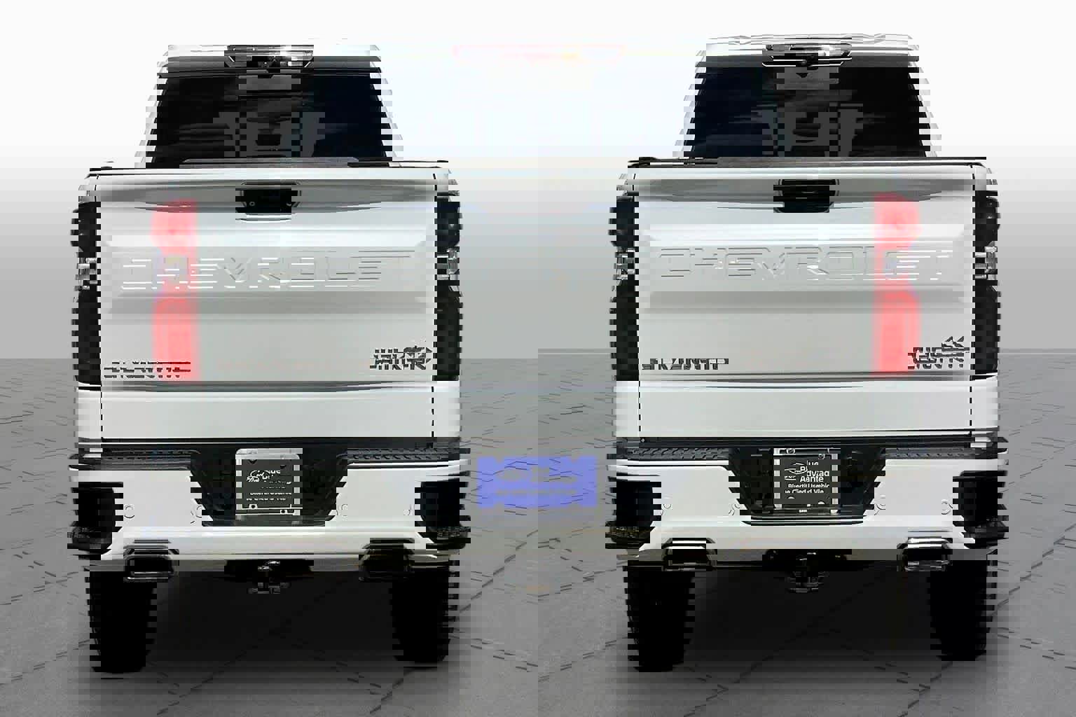 Used 2021 Chevrolet Silverado 1500 High Country w/ Technology Package image 2