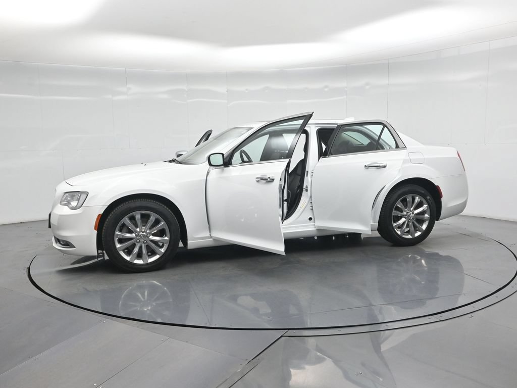 Used 2020 Chrysler 300 Limited AWD/4WD image 35