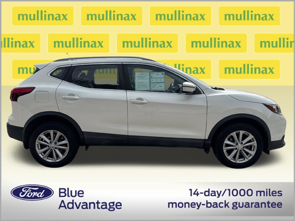Used 2017 Nissan Rogue Sport SV FWD image 2