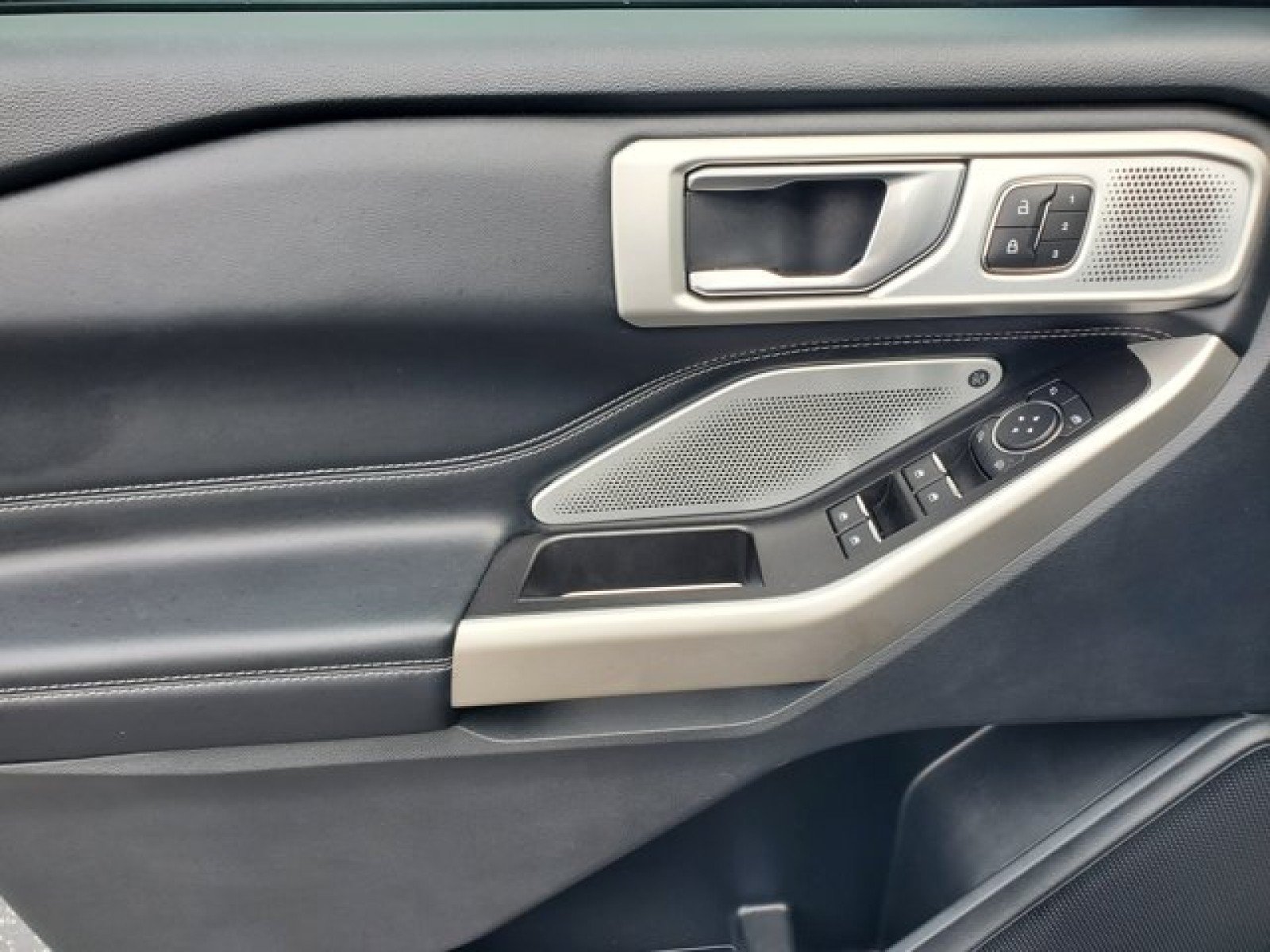 Certified 2023 Ford Explorer Limited w/ Limited Technology Package RWD image 13
