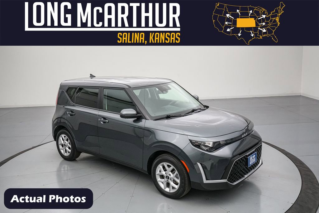 Used 2025 Kia Soul LX FWD image 1