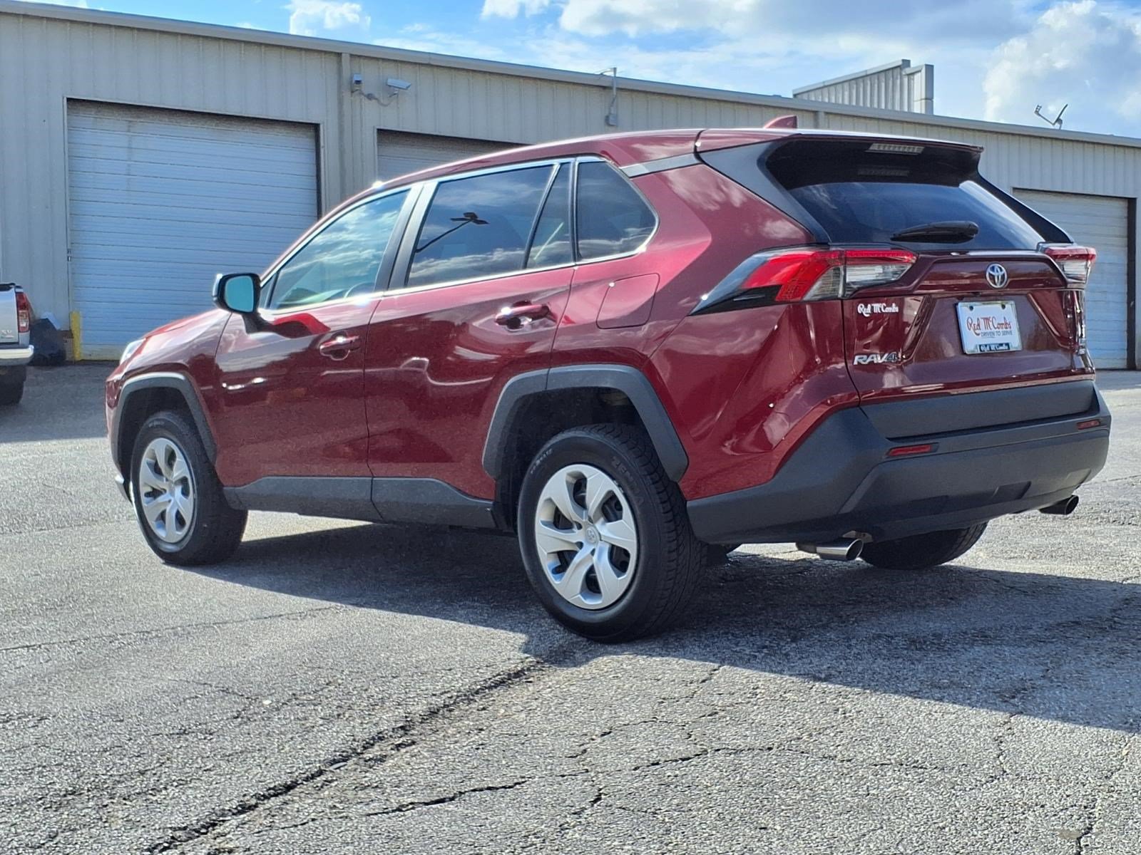 Used 2022 Toyota RAV4 LE AWD/4WD image 8