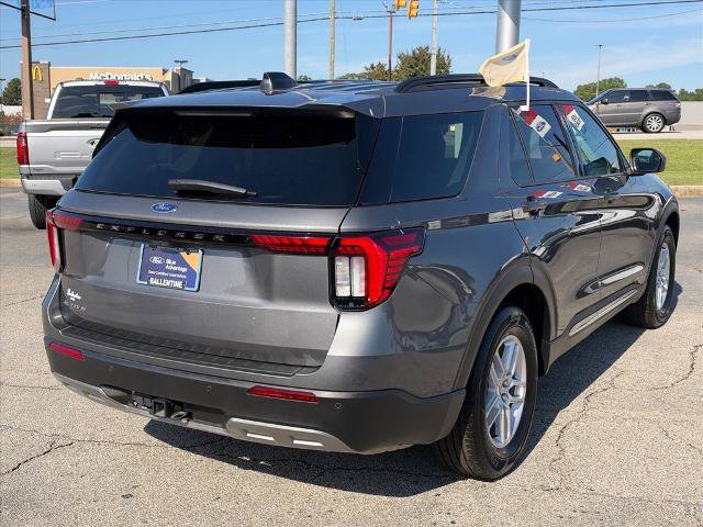 Certified 2025 Ford Explorer Active w/ Active Comfort Package RWD image 3