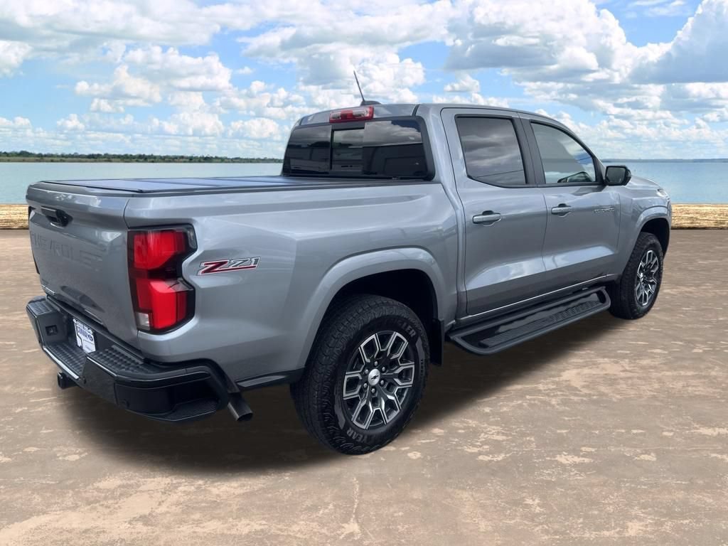 Used 2025 Chevrolet Colorado Z71 w/ Technology Package AWD/4WD image 2