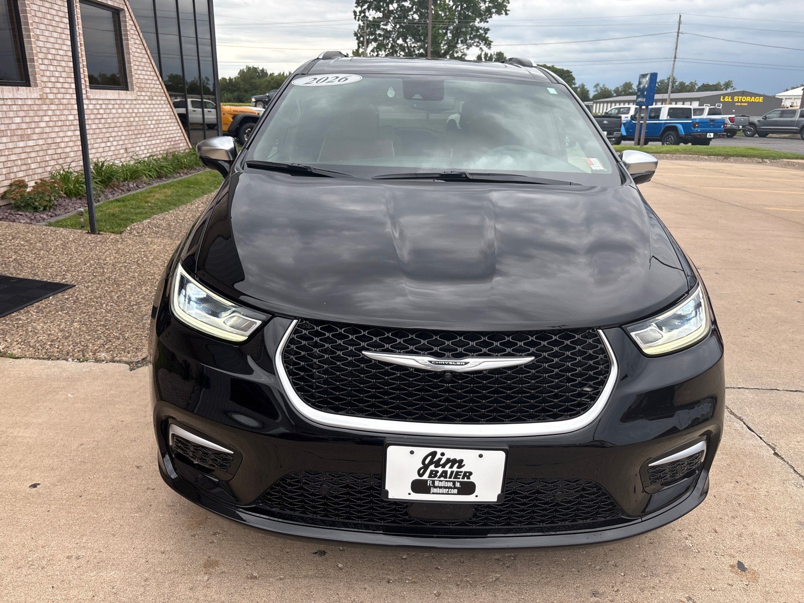 Used 2026 Chrysler Pacifica Pinnacle FWD image 8