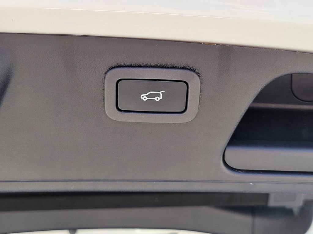 Used 2021 Jaguar E-PACE SE image 13