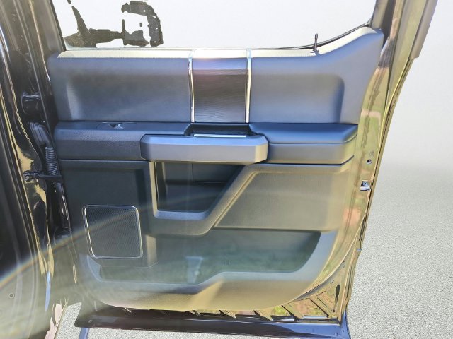 Certified 2019 Ford F250 Platinum w/ Platinum Ultimate Package AWD/4WD image 30