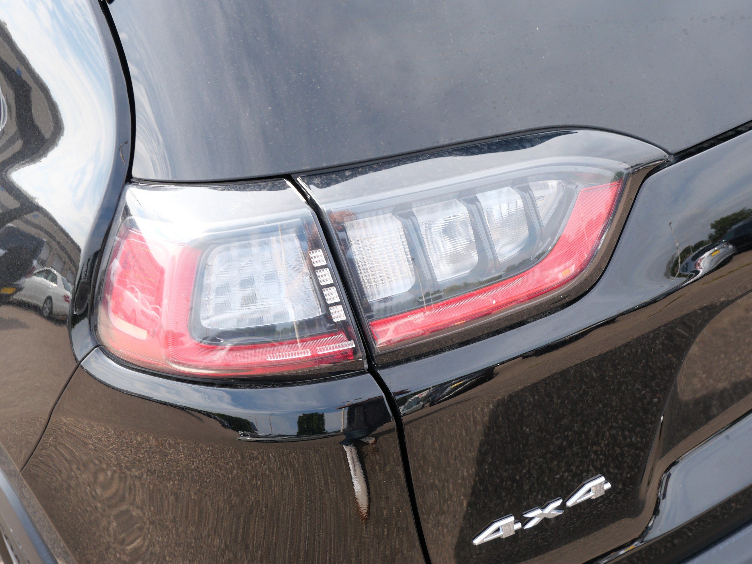 Used 2020 Jeep Cherokee Limited AWD/4WD image 17