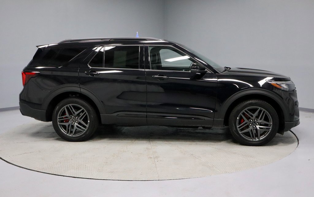 Certified 2025 Ford Explorer ST-Line w/ ST-Line Street Pack image 6