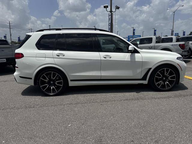 Used 2022 BMW X7 xDrive40i w/ M Sport Package AWD/4WD image 4