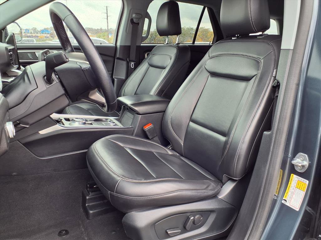Certified 2022 Ford Explorer XLT w/ Equipment Group 202A image 8