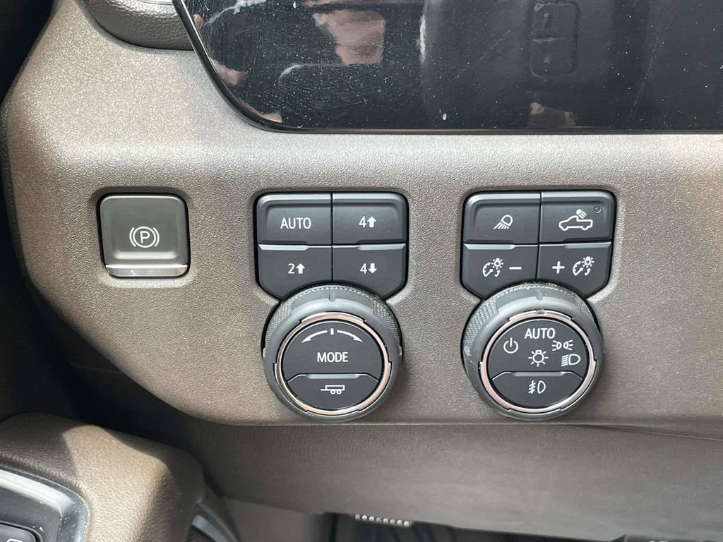 Used 2023 Chevrolet Silverado 1500 LTZ w/ LTZ Convenience Package II AWD/4WD image 27