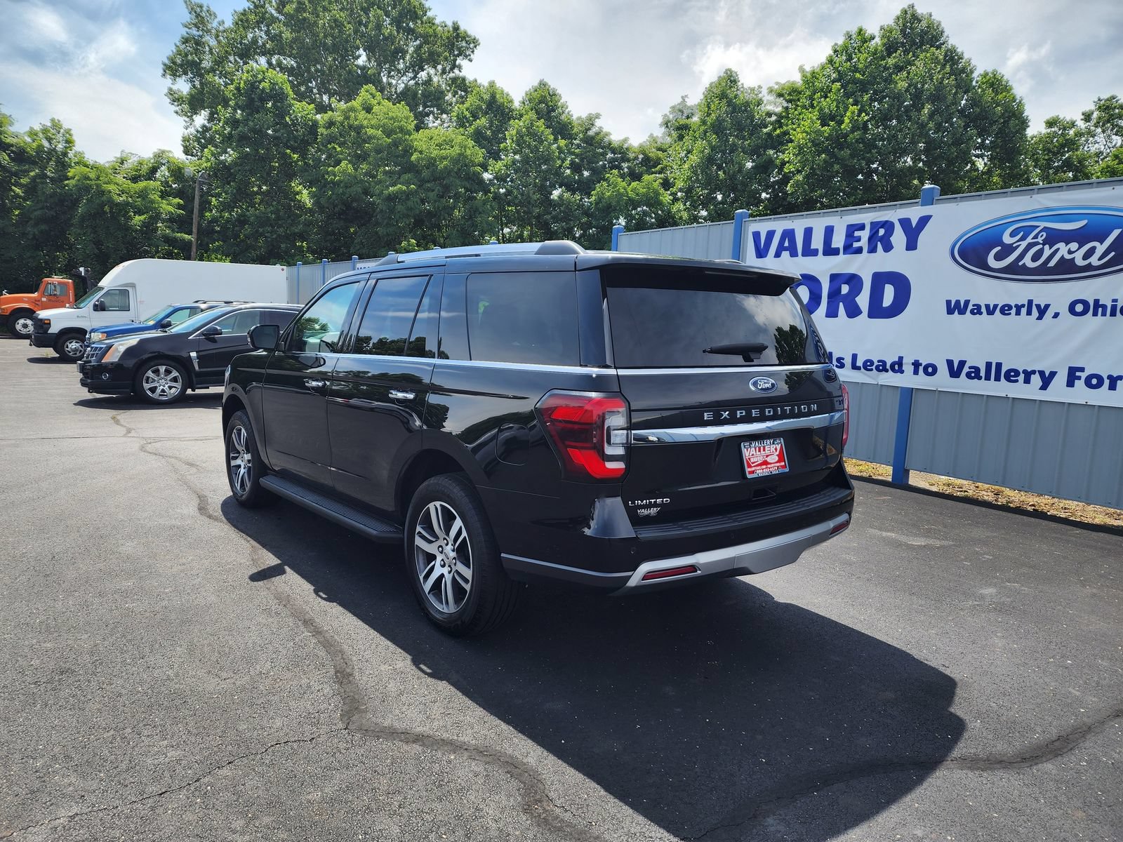 Certified 2024 Ford Expedition Limited AWD/4WD image 3