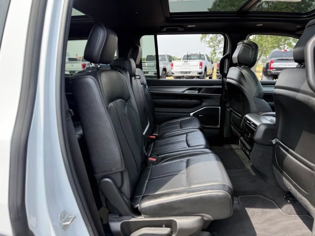 Used 2024 Jeep Wagoneer Series II AWD/4WD image 18