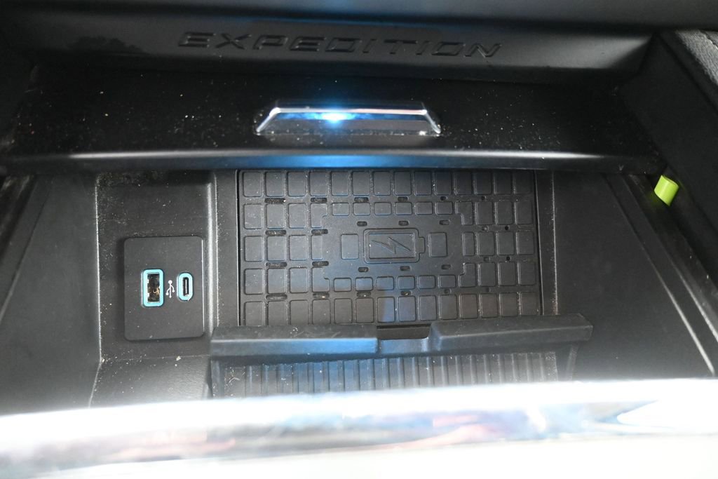 Certified 2024 Ford Expedition XLT RWD image 29