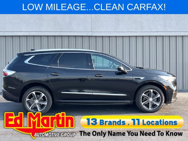Used 2023 Buick Enclave Essence w/ LPO, Touring Package FWD image 3