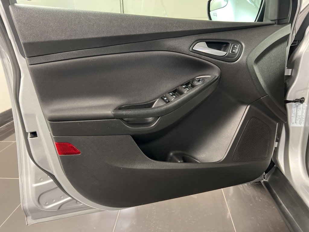 Certified 2018 Ford Focus SE w/ Cold Weather Package image 26