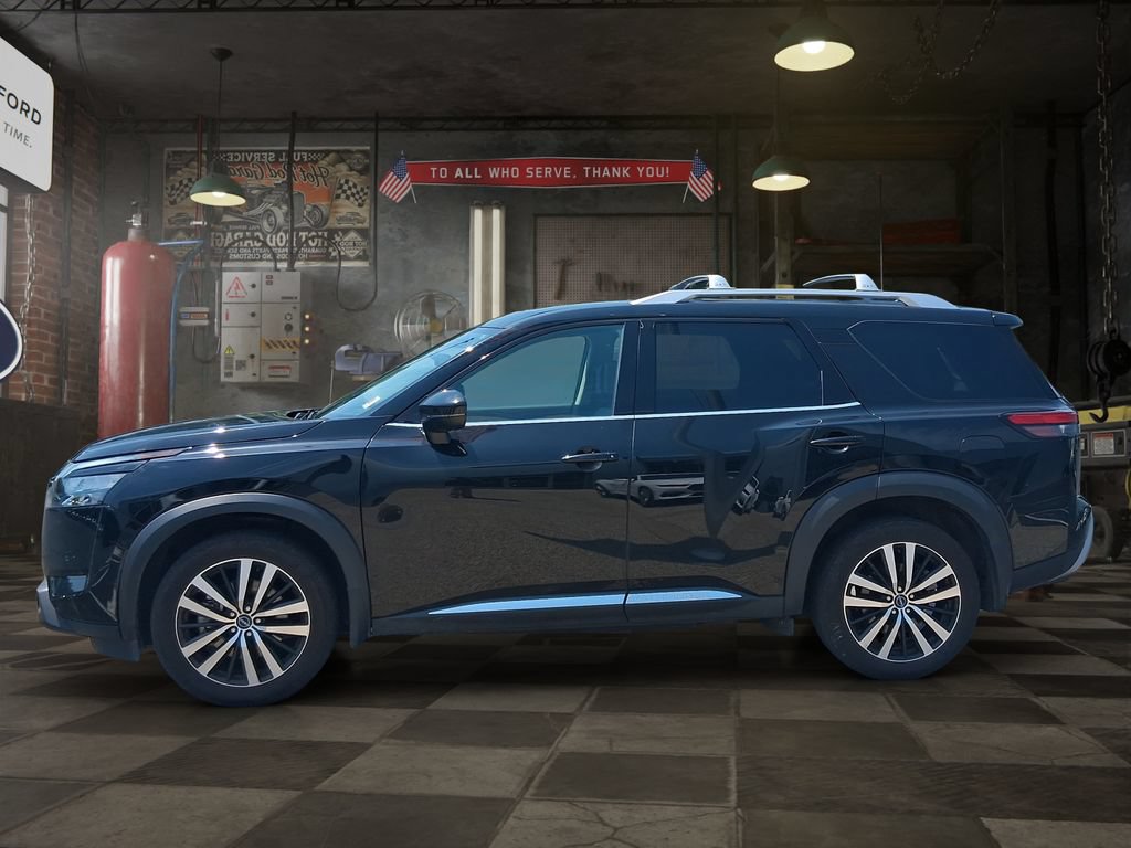 Used 2025 Nissan Pathfinder Platinum AWD/4WD image 3